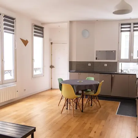 Quiet And Bright Apt In The 11Th District Of Paris Париж