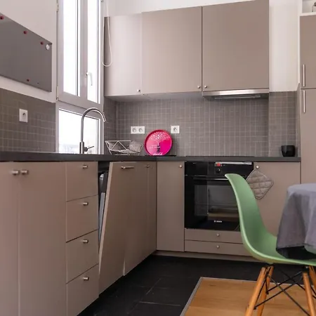 Апартаменты Quiet And Bright Apt In The 11Th District Of Paris