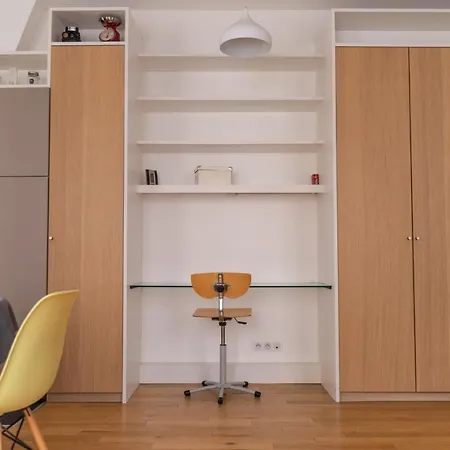 Апартаменты Quiet And Bright Apt In The 11Th District Of Paris Париж