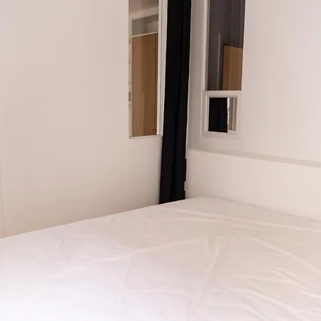 Quiet And Bright Apt In The 11Th District Of Paris