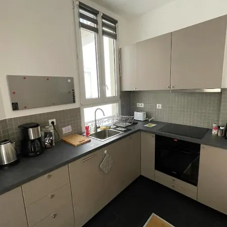 Апартаменты Quiet And Bright Apt In The 11Th District Of Paris