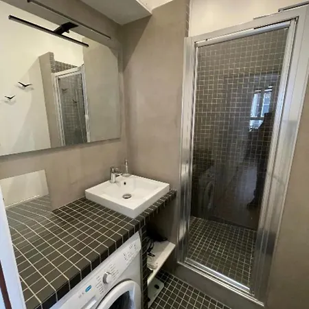 Апартаменты Quiet And Bright Apt In The 11Th District Of Paris Париж