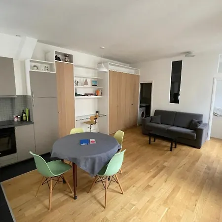 Quiet And Bright Apt In The 11Th District Of Paris * Париж