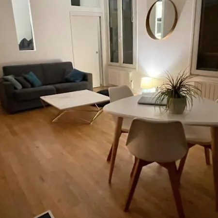 Апартаменты Quiet And Bright Apt In The 11Th District Of Paris Париж