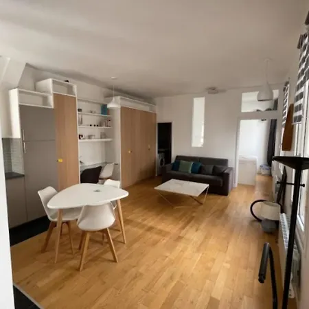 Quiet And Bright Apt In The 11Th District Of Paris *