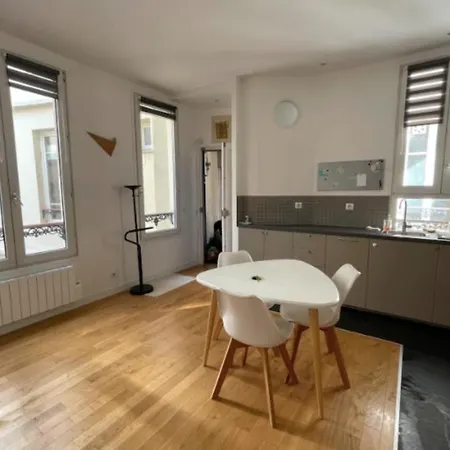 Quiet And Bright Apt In The 11Th District Of Paris * Париж